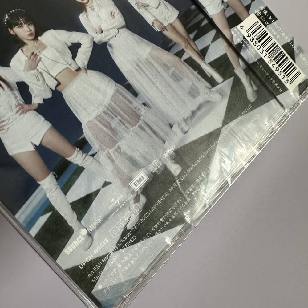 LE SSERAFIM 1ST JAPANESE SINGLE 'FEARLESS' - STANDARD EDITION
